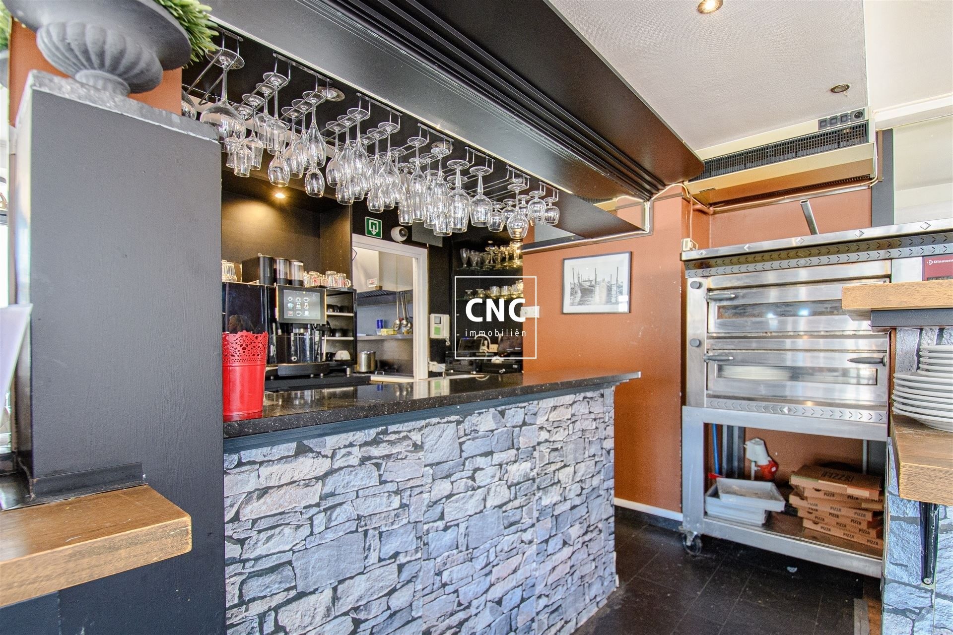 Goed draaiende horecazaak op centrale en commerciële ligging foto 10