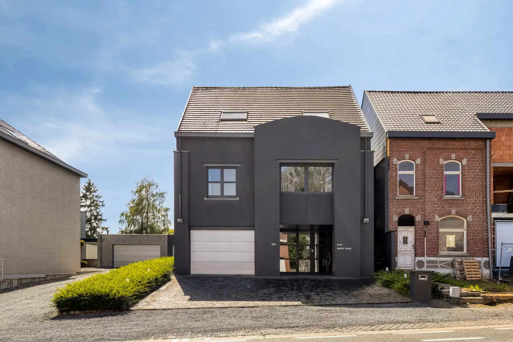Unieke woning met multifunctionele ruimtes te Moerbeke foto {{pictureIndex}}