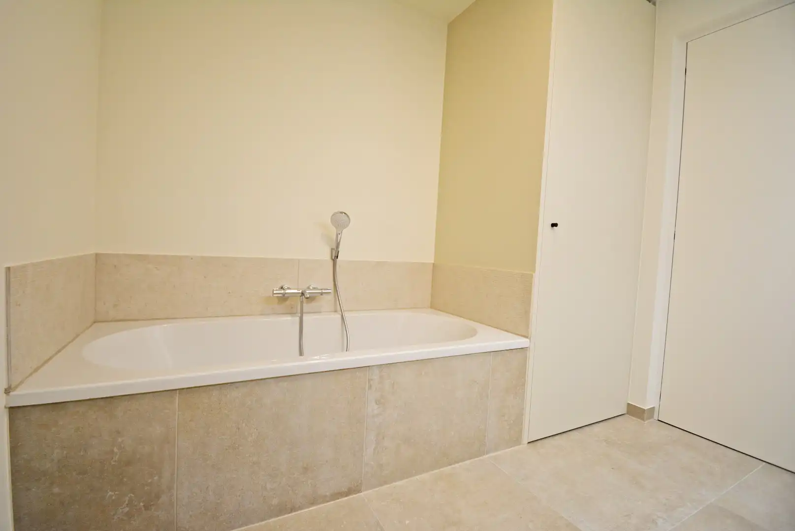 Moderne nieuwbouwwoning te huur in centrum Koolkerke. foto 8