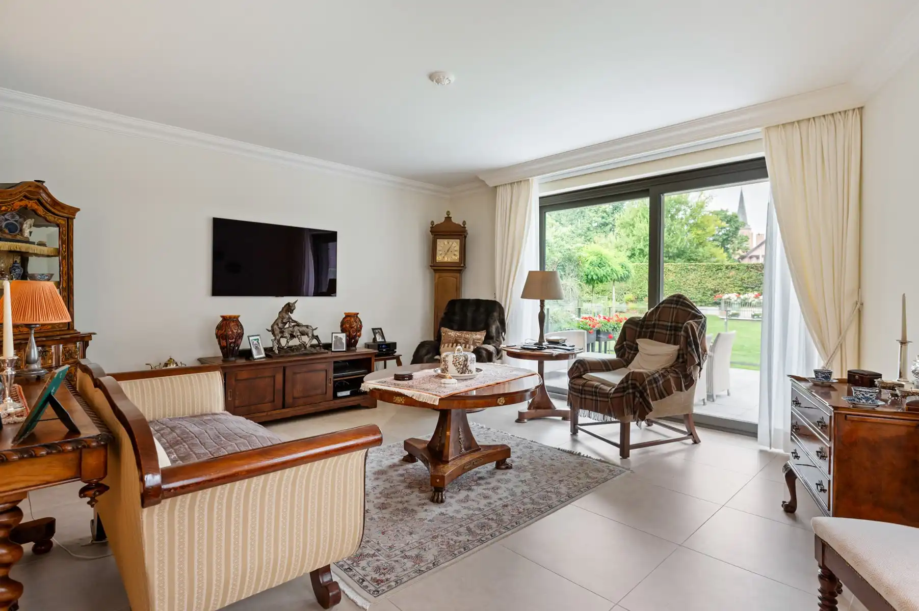 Gelijkvloers appartement met 2 slaapkamers, bureau en terras foto 8