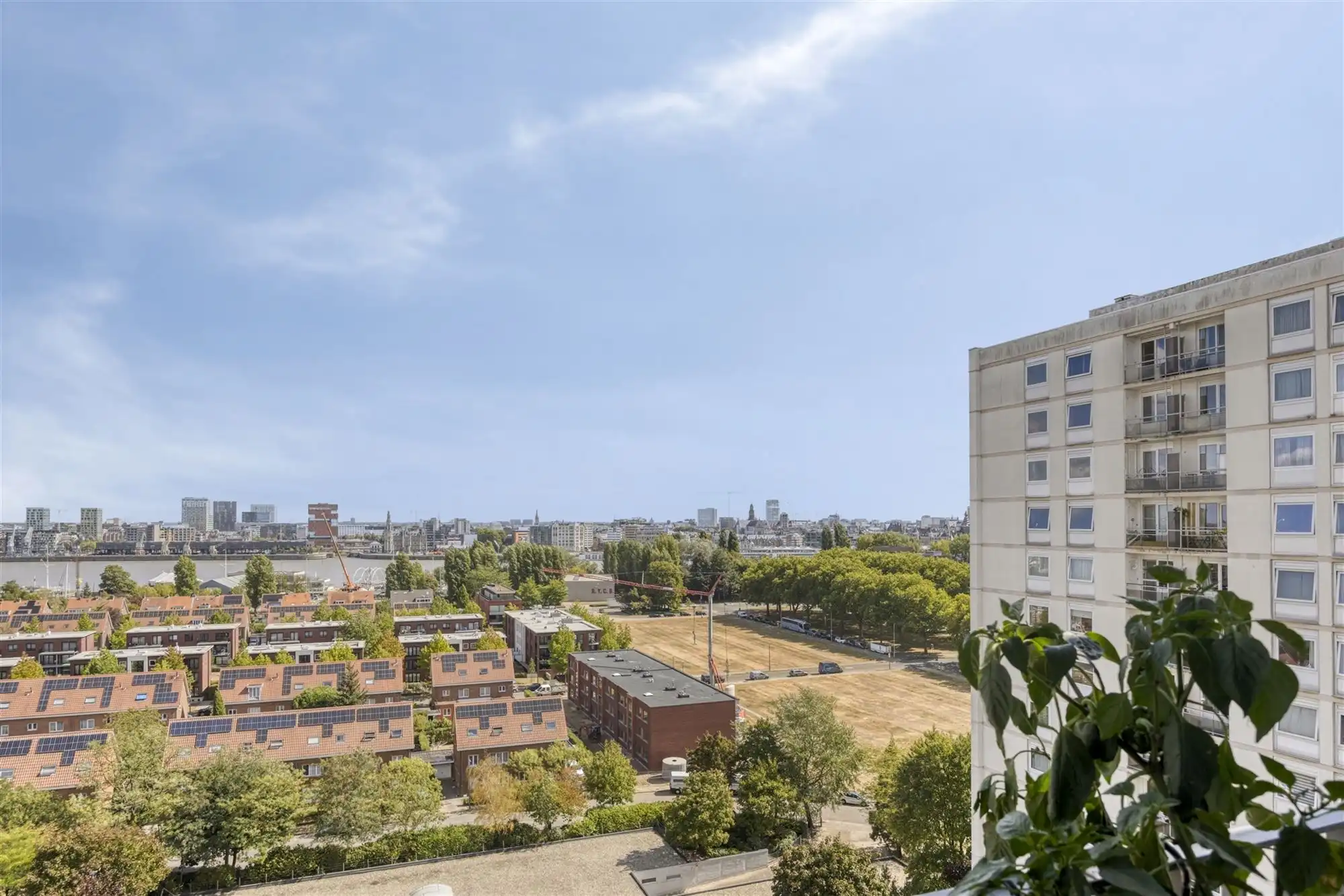 Verhuurd appartement met drie slpk en terras met prachtig uitzicht foto 8