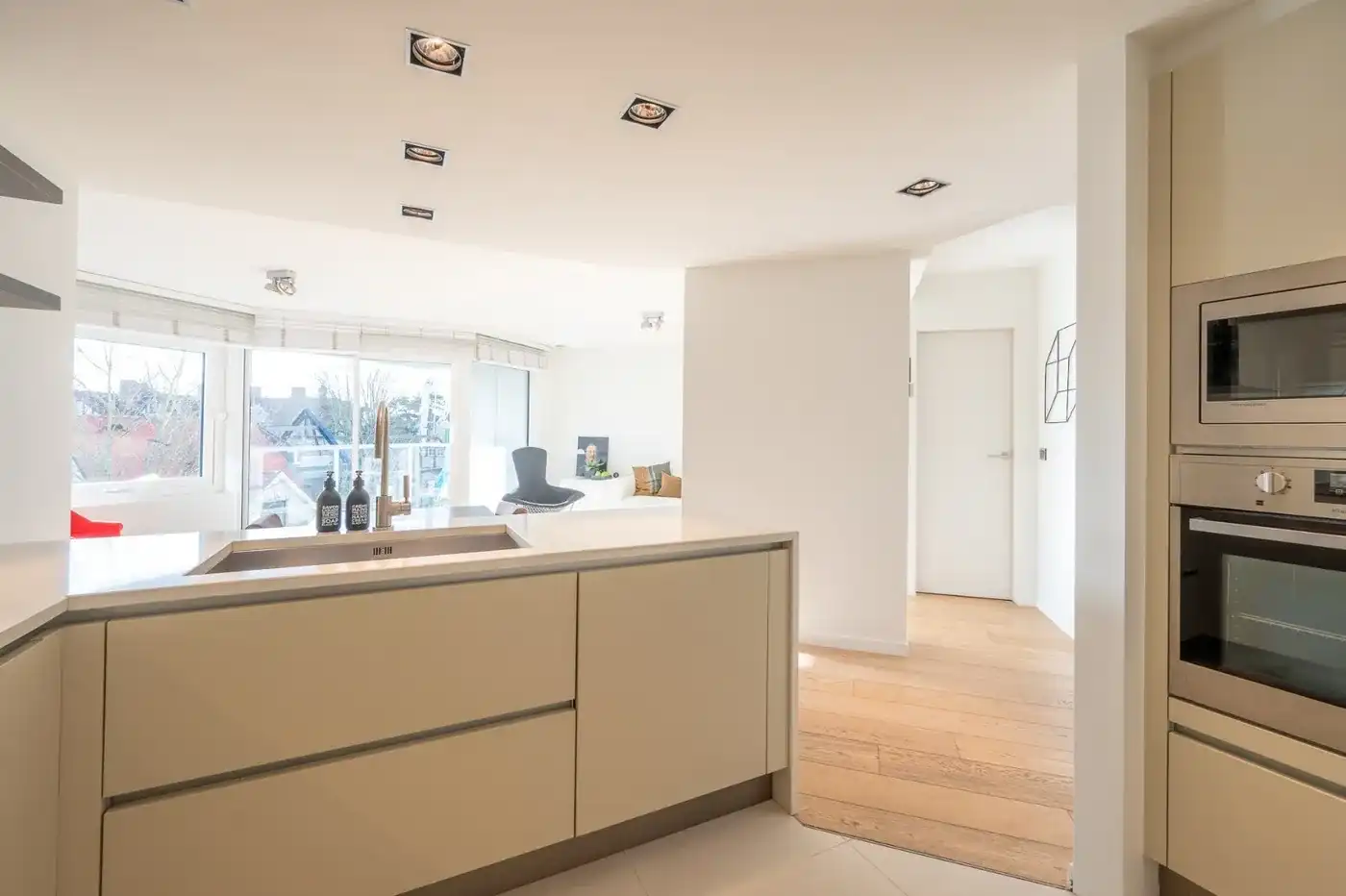Perfect gelegen drie slaapkamer appartement met zonneterras foto 9