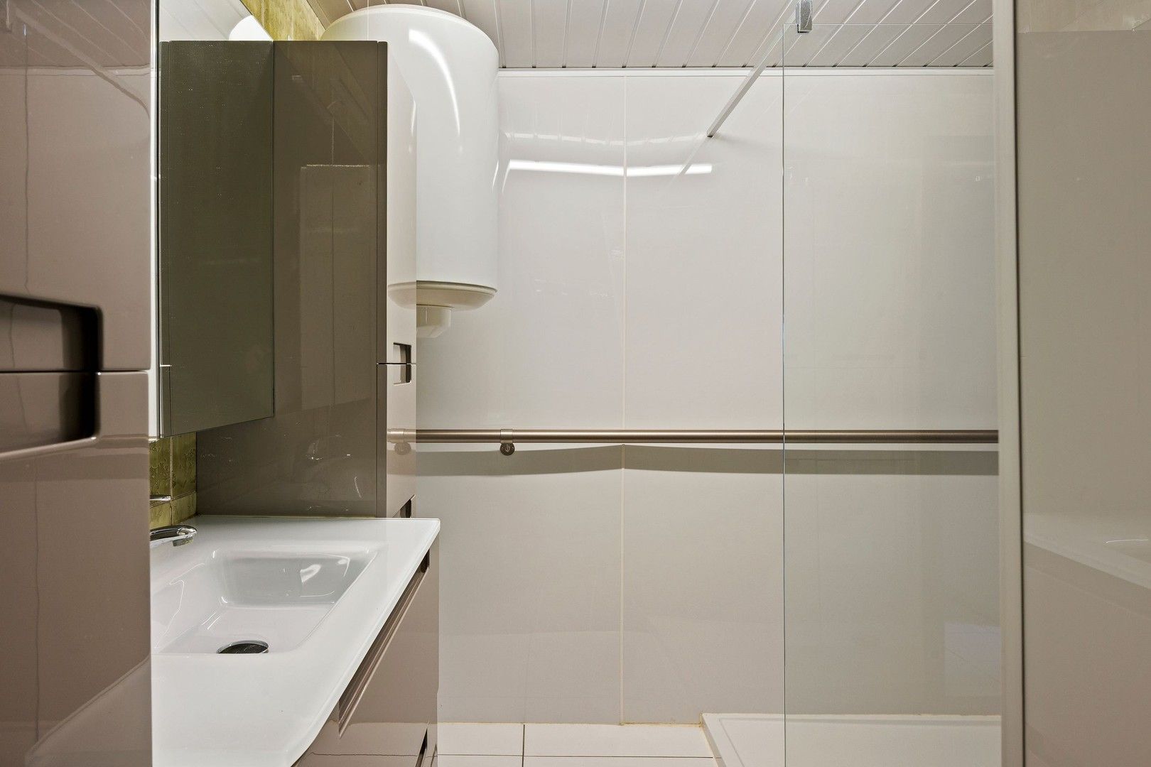 Vrijstaande woning in tweede lijn met 2 kamers op het gelijkvloers en voldoende stockageruimte en gesloten garage van 40m² foto 11