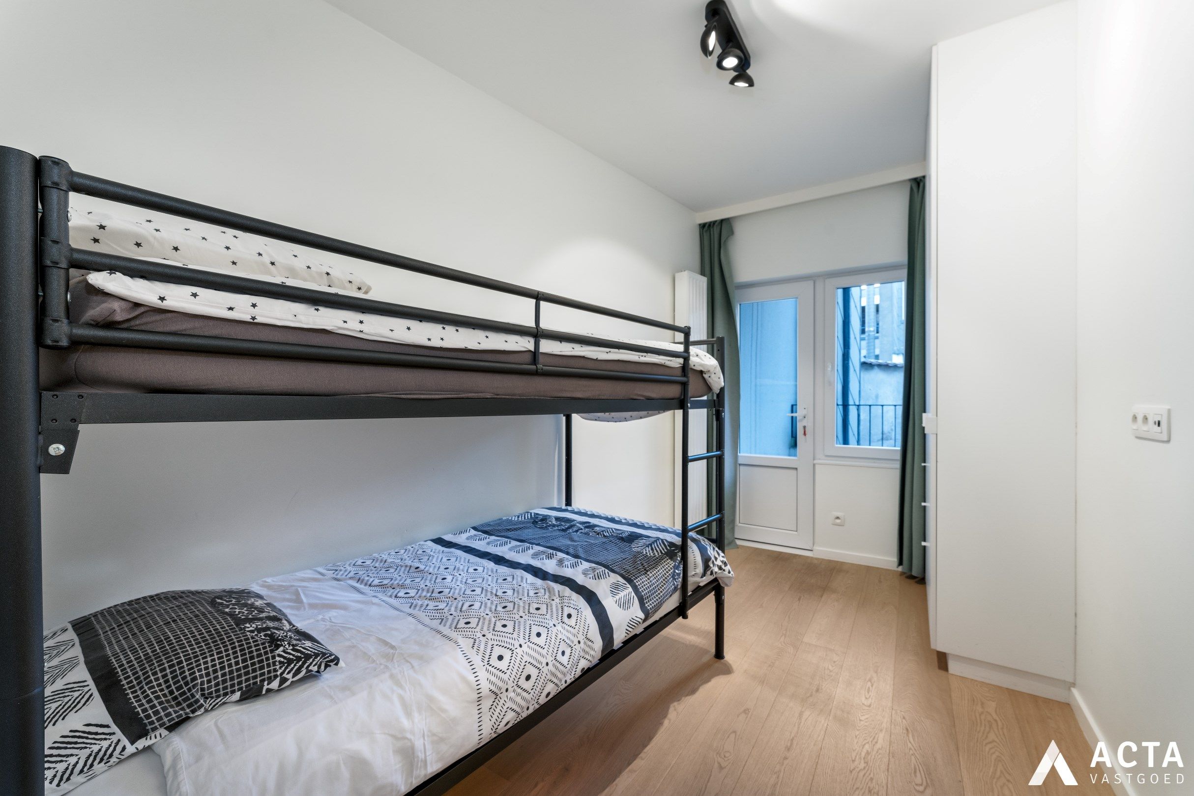 Gerenoveerd appartement met twee slaapkamers aan de Visserskaai van Oostende foto 10