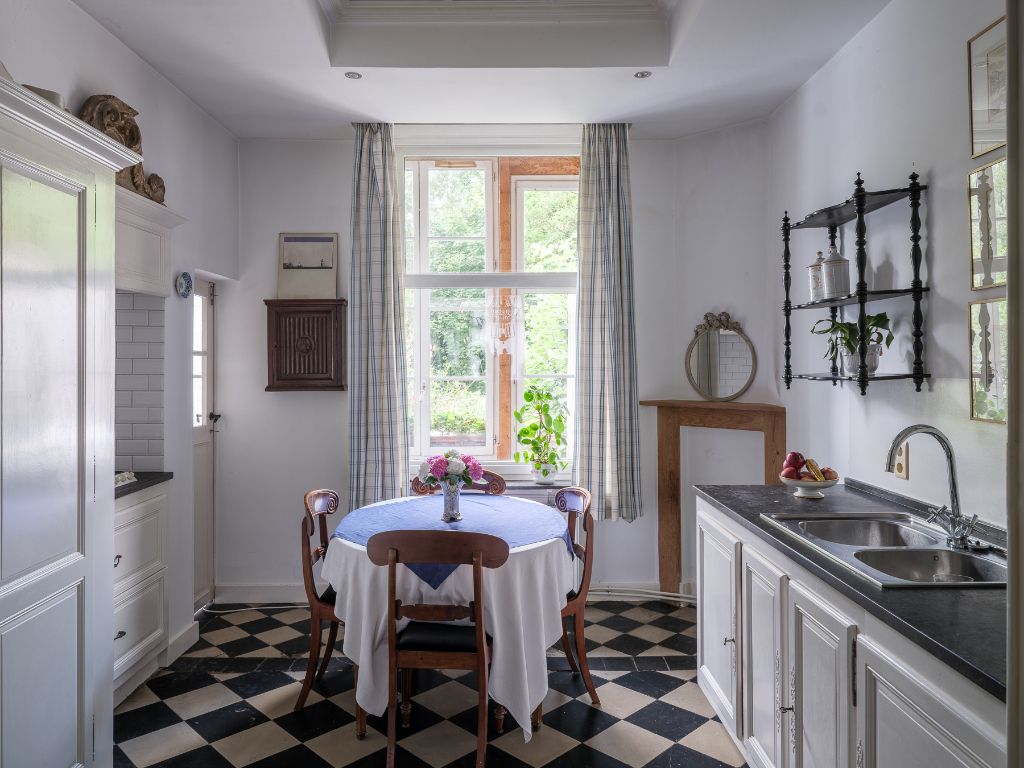Karaktervolle burgerwoning met drie slaapkamers en een aangename, groene tuin op een uitstekende locatie in Gent. foto 3