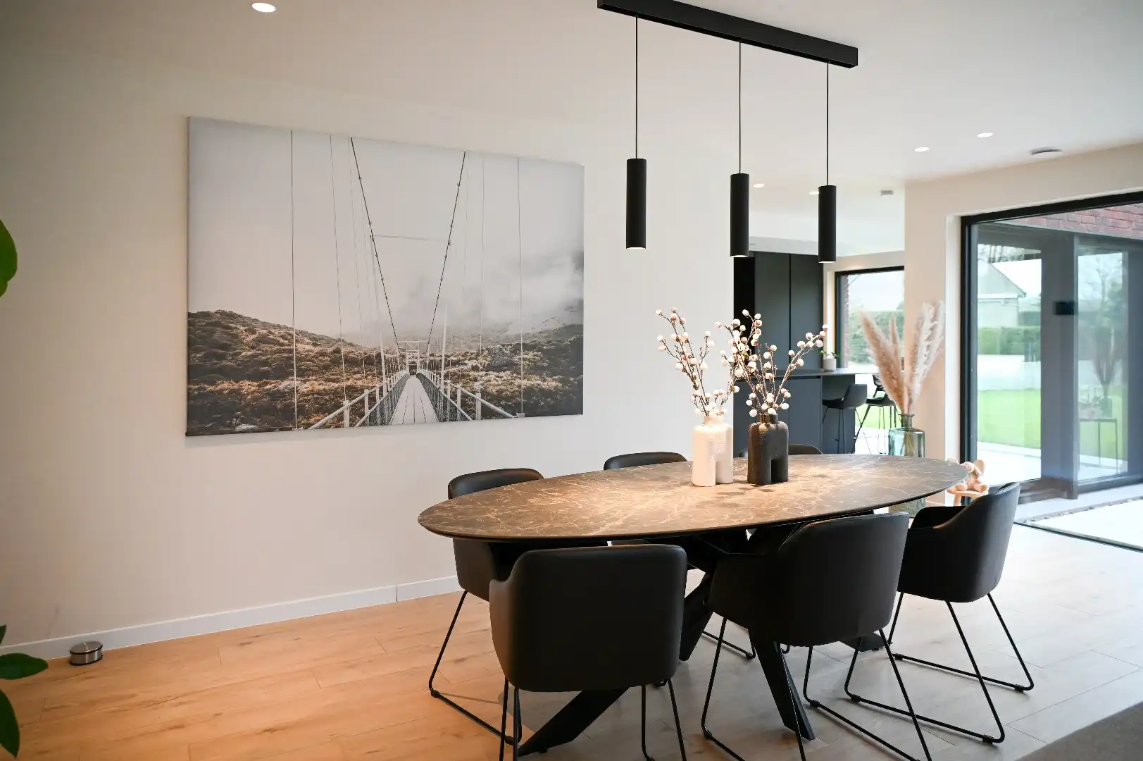 GROTE ALLEENSTAANDE NIEUWBOUWWONING OP 1776M² MET OPRIJLAAN foto 3