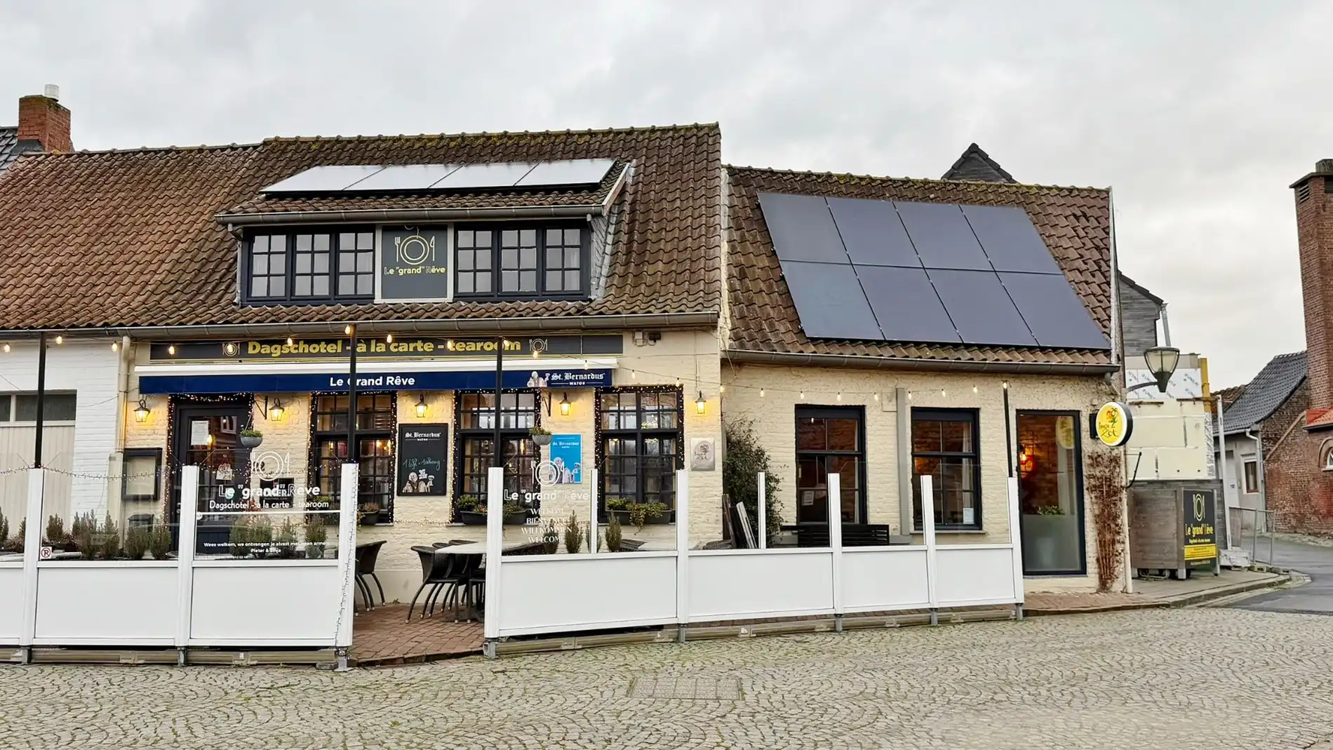 Unieke kans: Instapklaar restaurant met woonst in hartje Watou foto {{pictureIndex}}