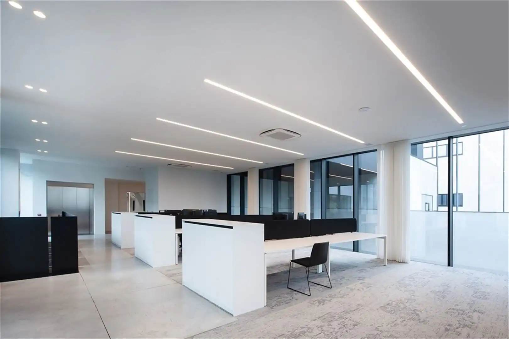 Modern bedrijfspand met kantoren te Harelbeke foto 22