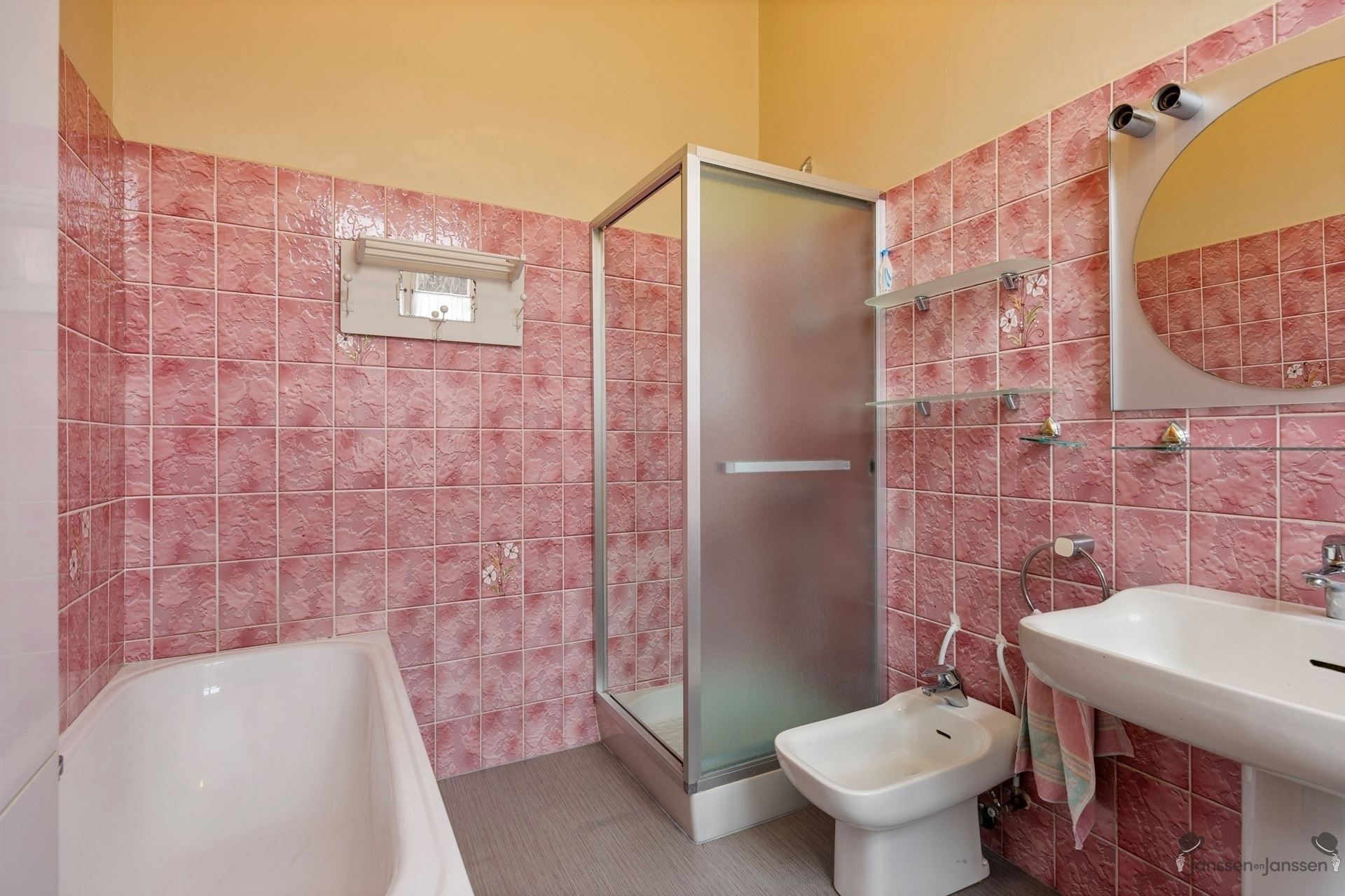 Voormalig kanunnikenhuis met achterliggend perceel. foto 9