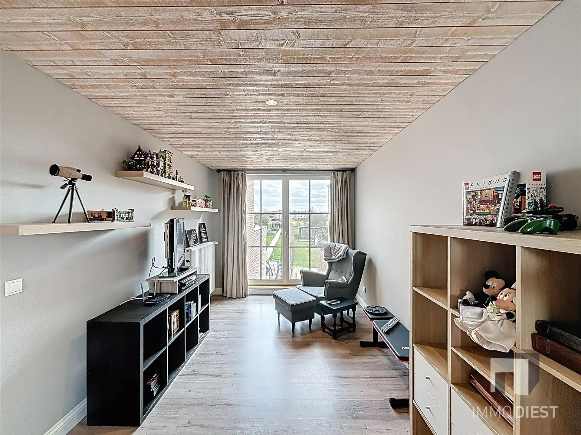 Charmante, instapklare gezinswoning met 3 ruime slaapkamers op 8a 52ca. foto 24