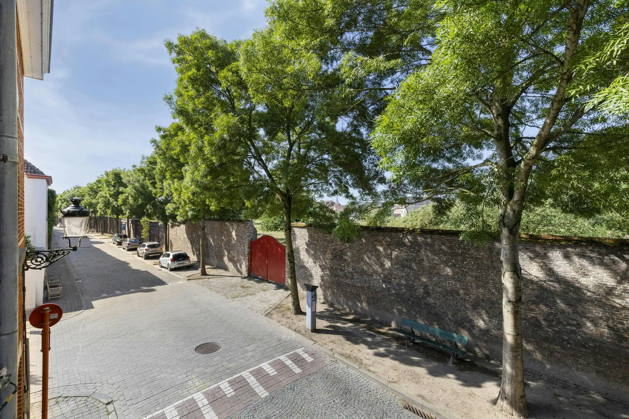 Charmante woning met 3 slaapkamers en koer in centrum Brugge foto 21