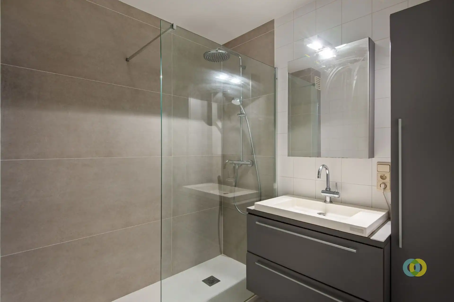 Zeer ruim appartement met groot terras foto 11