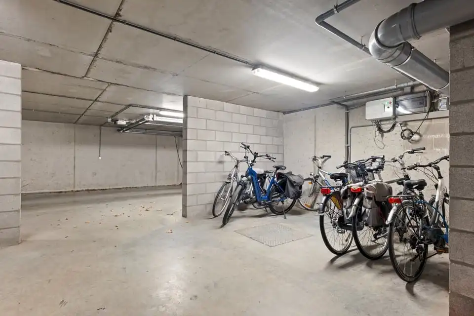 MODERN GELIJKVLOERS APPARTEMENT MET TERRAS EN STAANPLAATS IN SINT-TRUIDEN foto 30