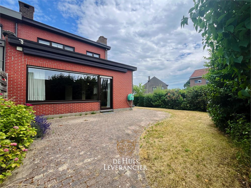 Een huis met potentieel in een buurt met toekomst ! foto 3