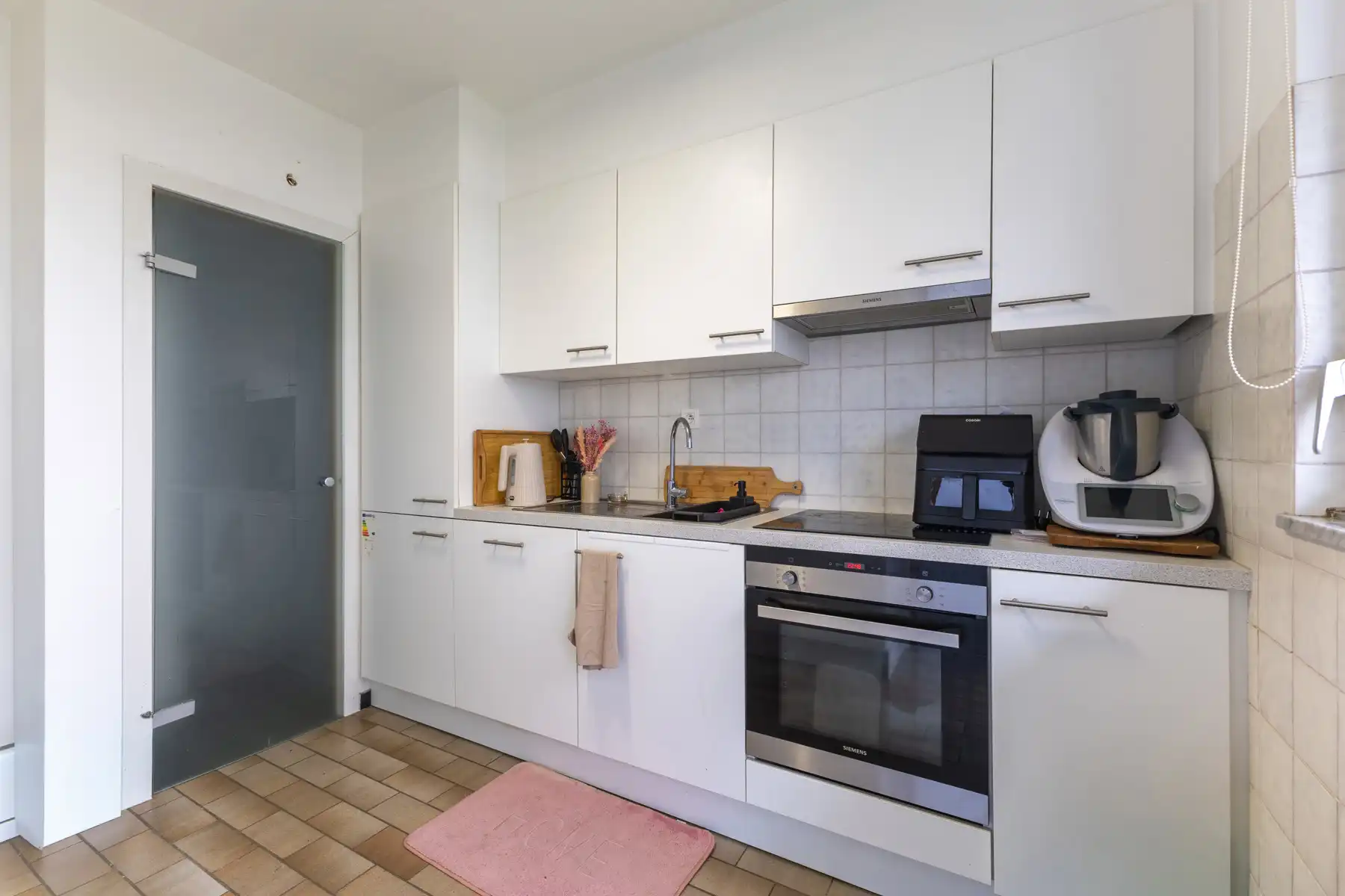 Opbrengsteigendom met 4 wooneenheden en 2 garages foto 10