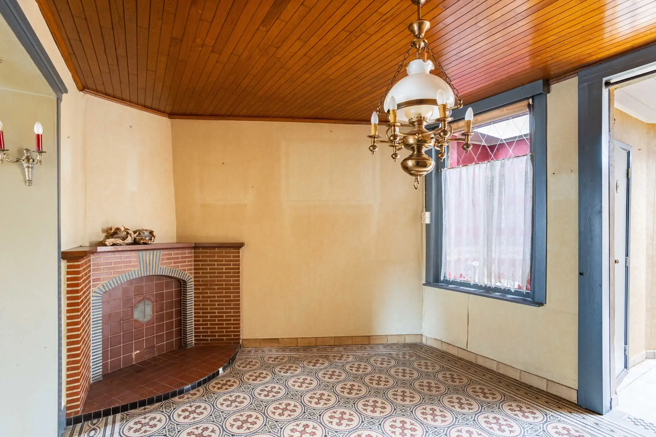 Te renoveren woning met aangename stadstuin foto 8