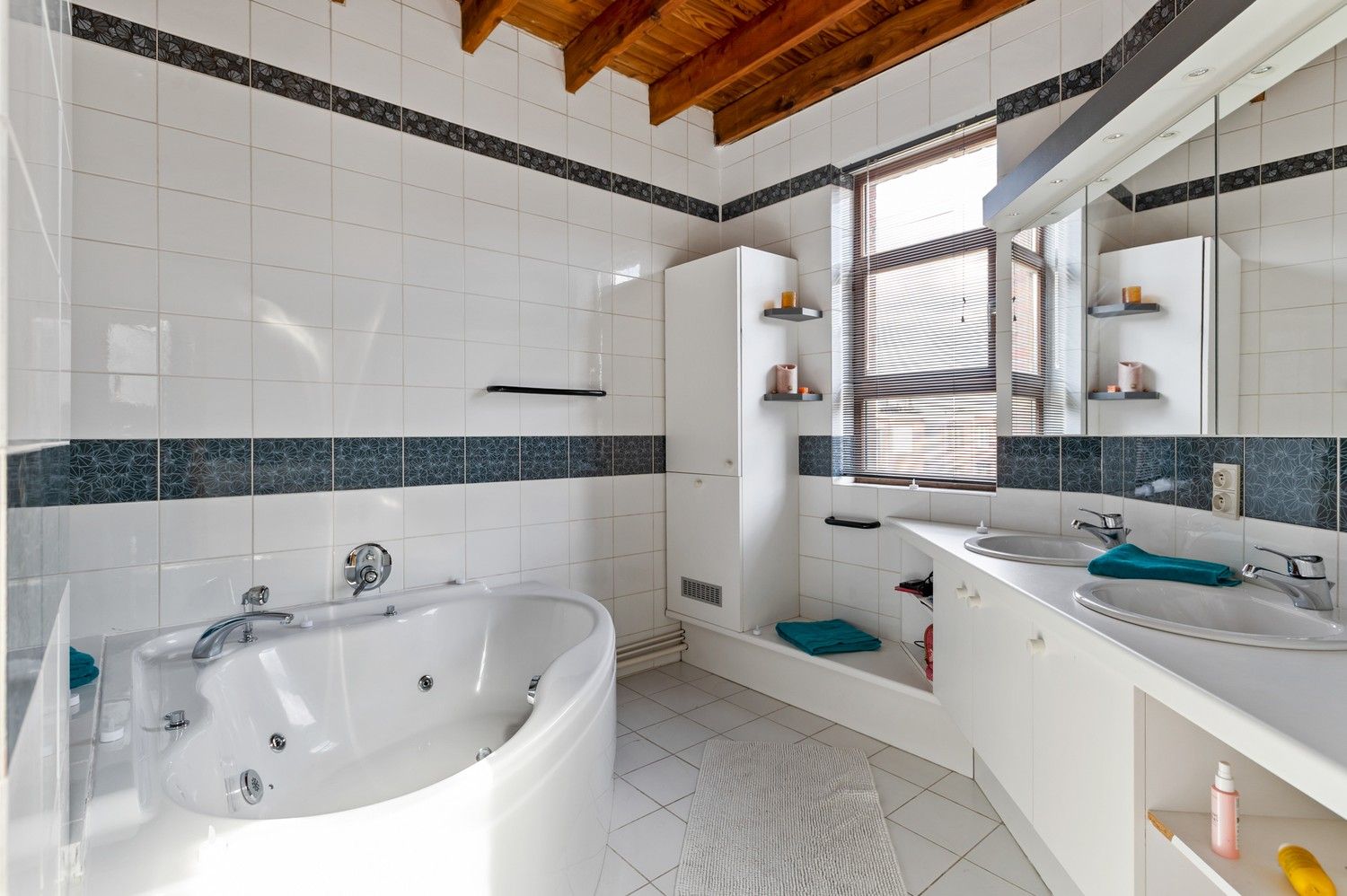 Ruim huis met 3 slaapkamers, tuin en garage te Deurne! foto 31