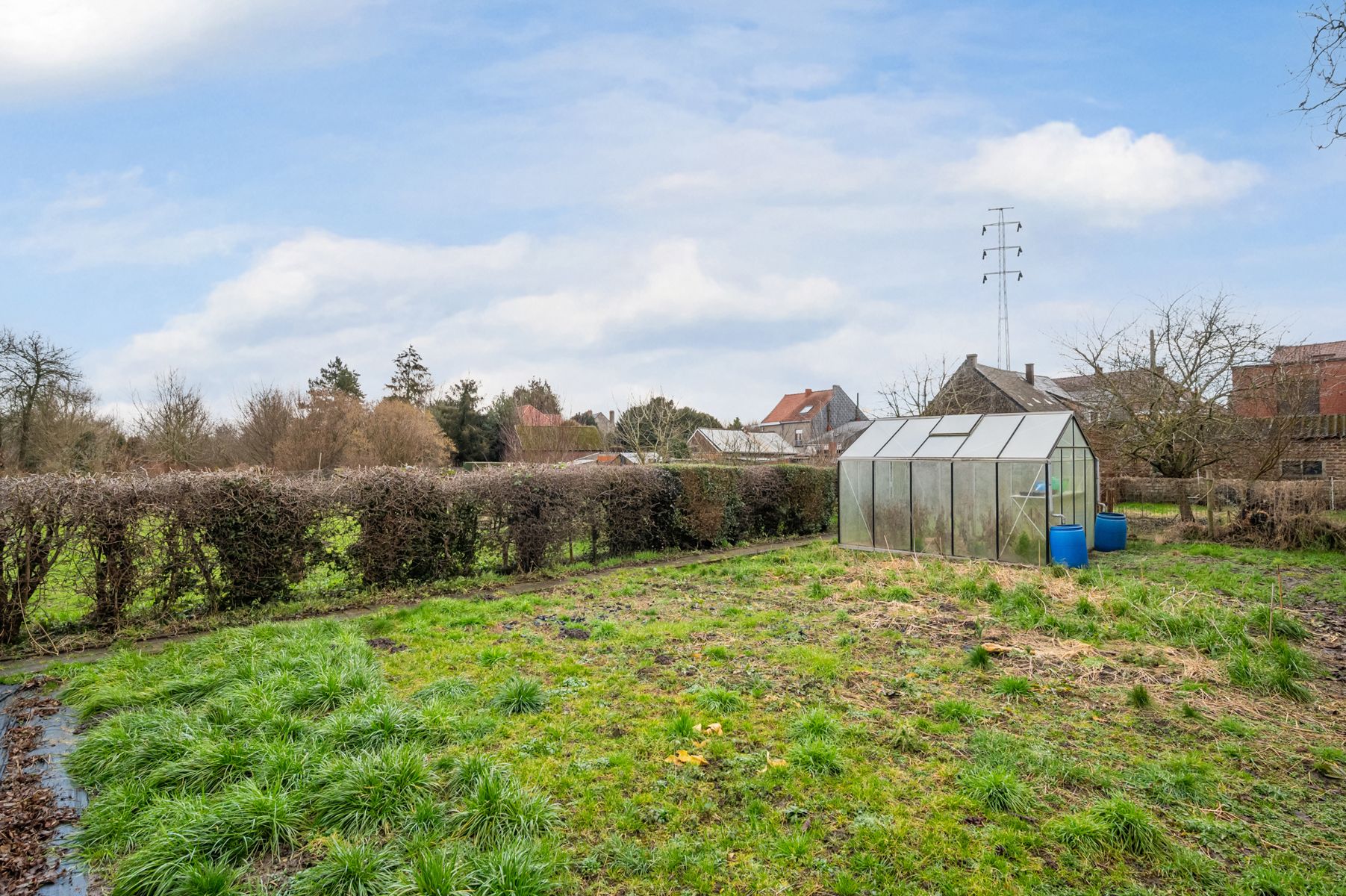 Ruime woning met bijgebouwen voor zelfstandige activiteit foto 29