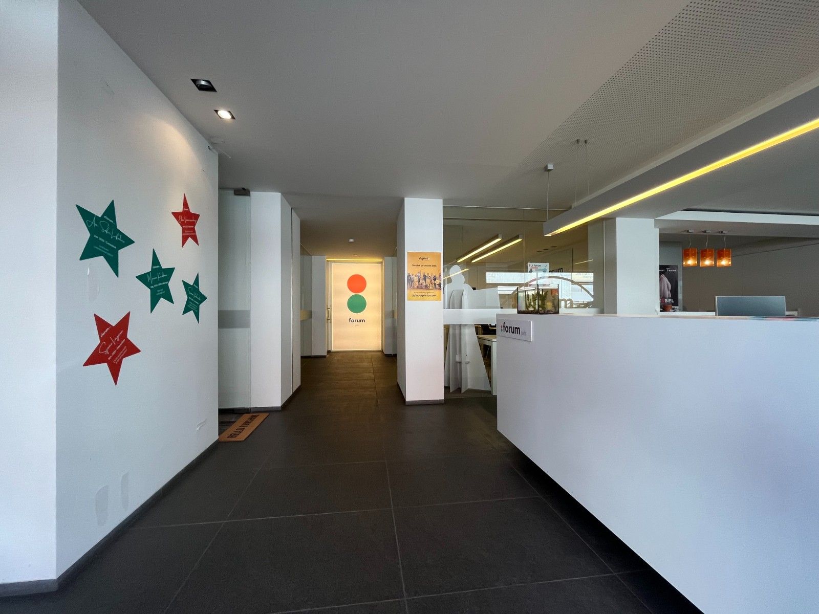 📢 Te huur: modern handelspand/kantoorruimte (175 m²) in hartje Waregem foto 2