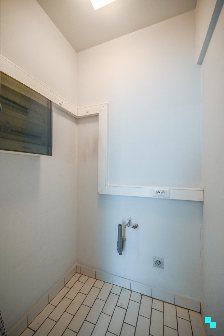 Ruim en praktisch appartement in residentiële laan in Kortrijk! foto 15