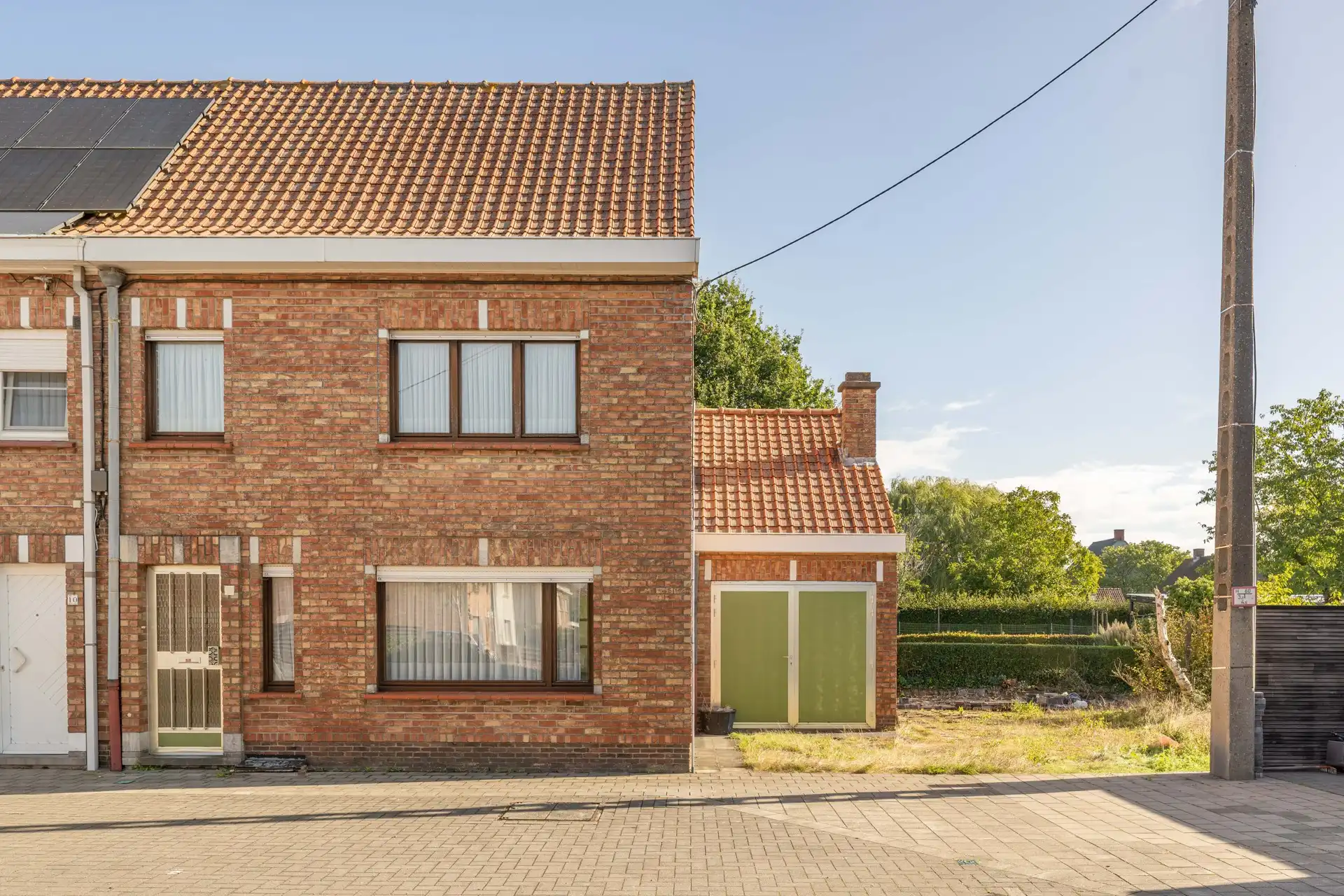 Hoofdfoto van de publicatie: Kloeke woning met 3 slaapkamers en tuin/ bouwgrond TE KOOP in Meulebeke!