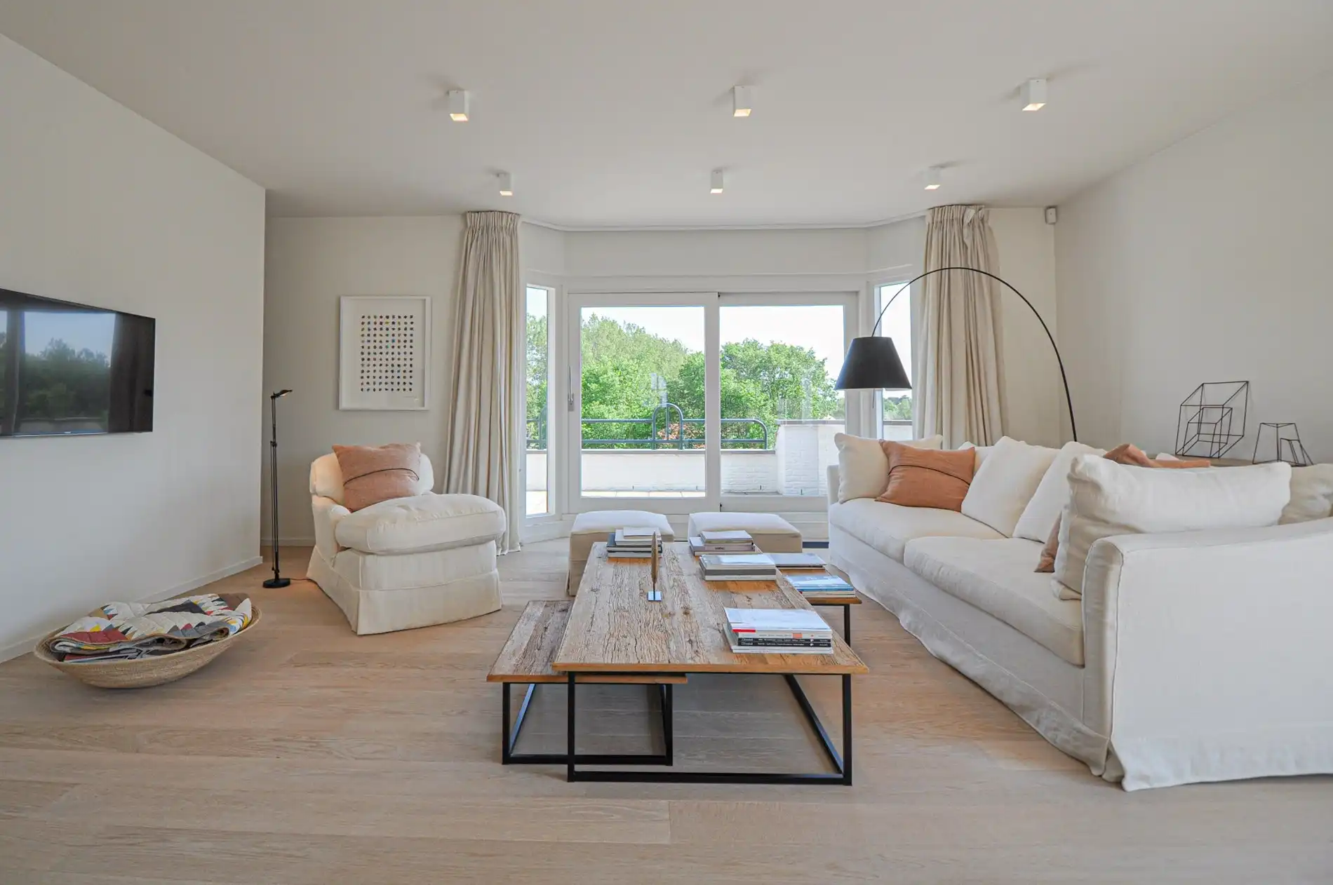 Subliem hoekappartement met ruime terrassen gelegen in het prestigieuze domein Tennis Garden. foto 3