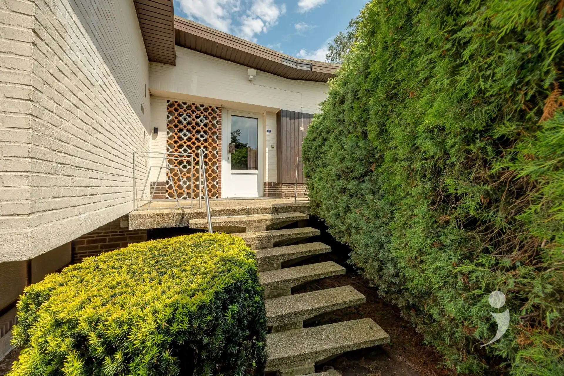 Ruime te renoveren woning!  foto 3