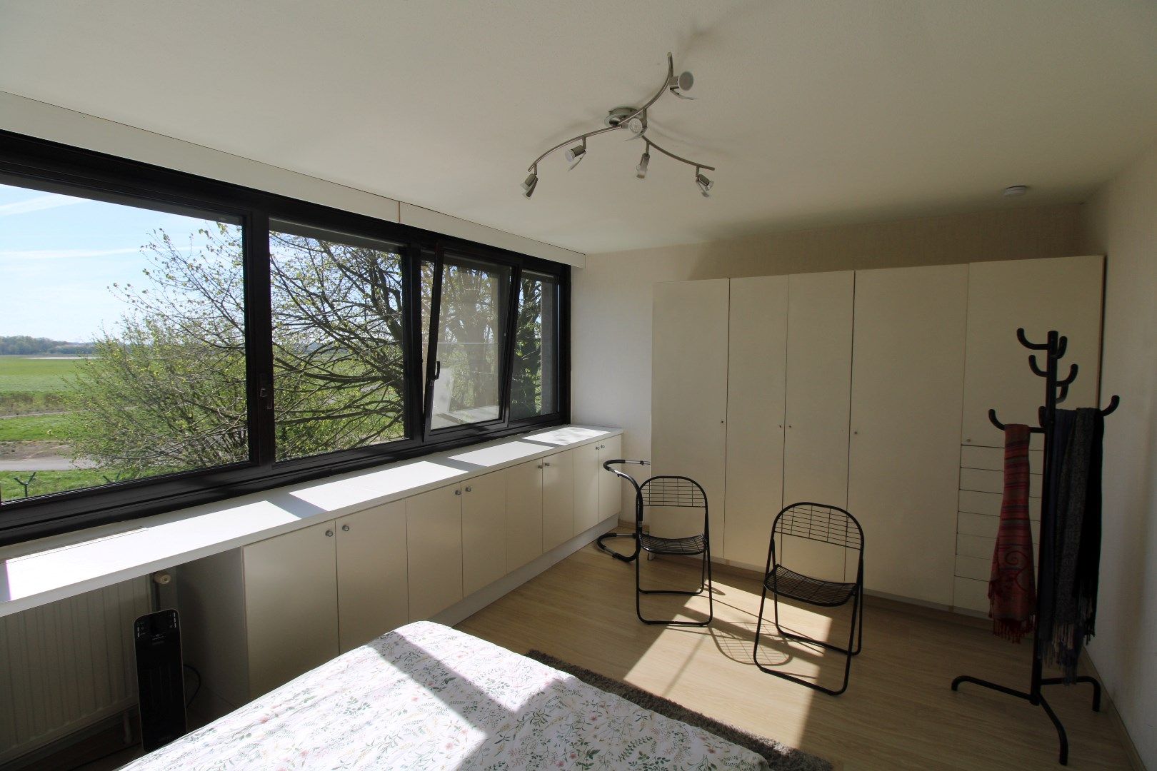 Ruime bel-étage woning met zeer grote tuin en garage in Antwerpen, 3 slaapkamers, bouwjaar 1975, 533m² perceeloppervlakte, zuidgerichte tuin en terras foto 18