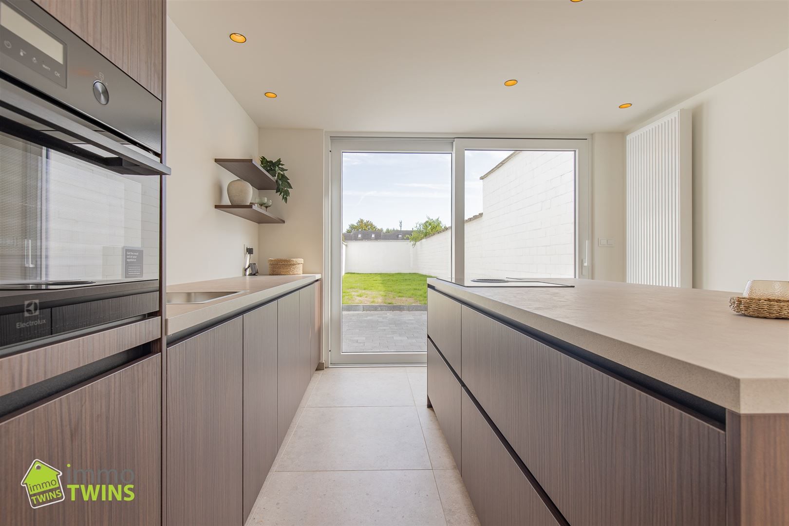 Totaal gerenoveerde, instapklare woning in hartje Beveren foto 13