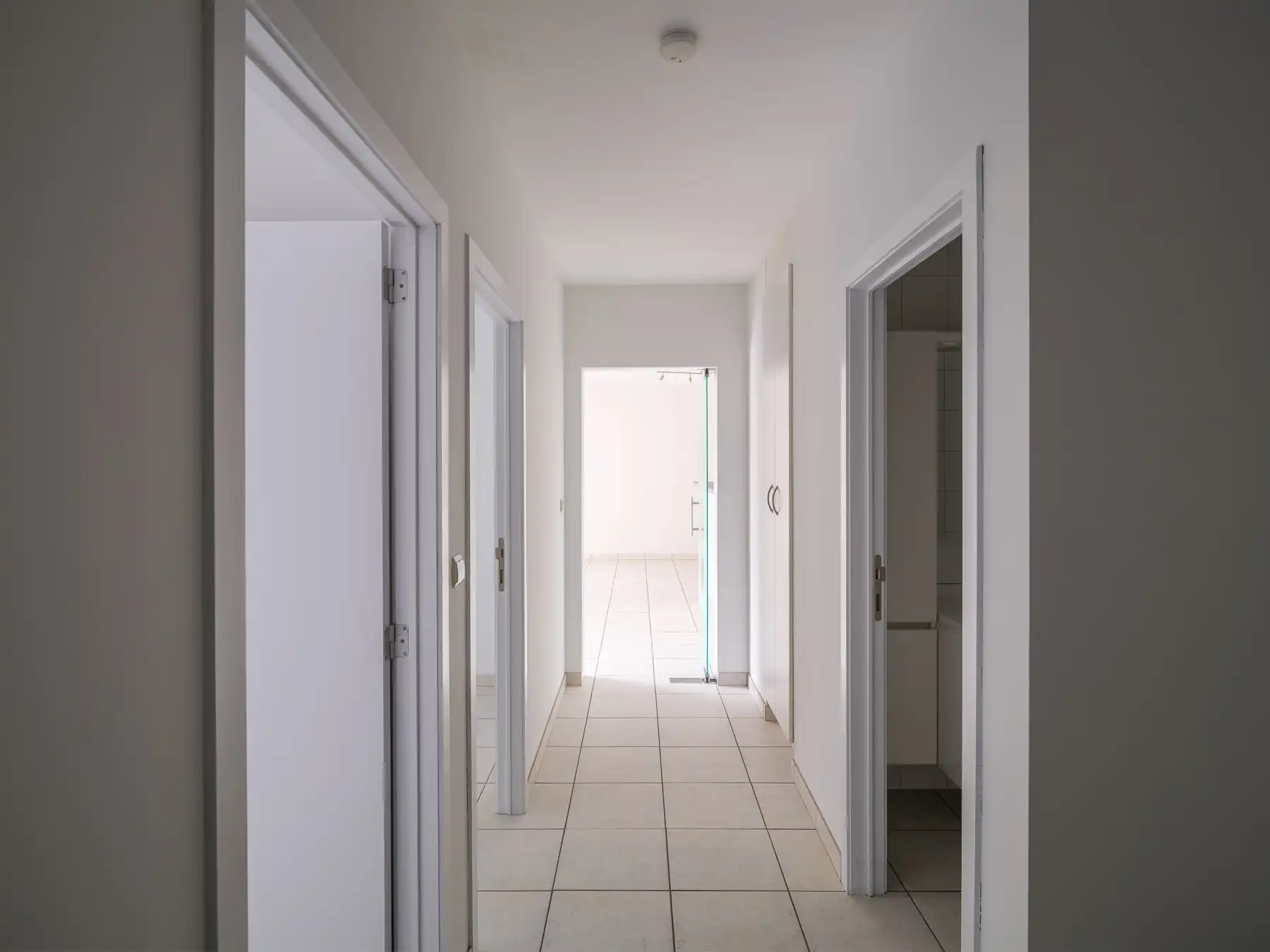 Lichtrijk appartement met privétuin foto 10