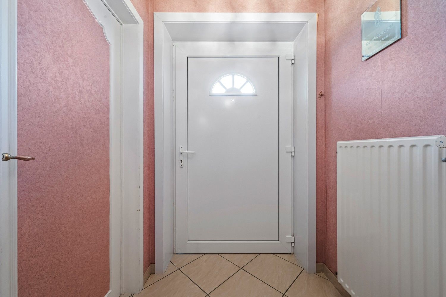 Rijwoning met potentieel, zonnige tuin, garage en uitbreidingsmogelijkheden te koop in Ruddervoorde foto 3
