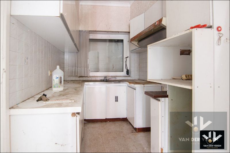 RUIME TE RENOVEREN WONING MET POTENTIEEL foto 11