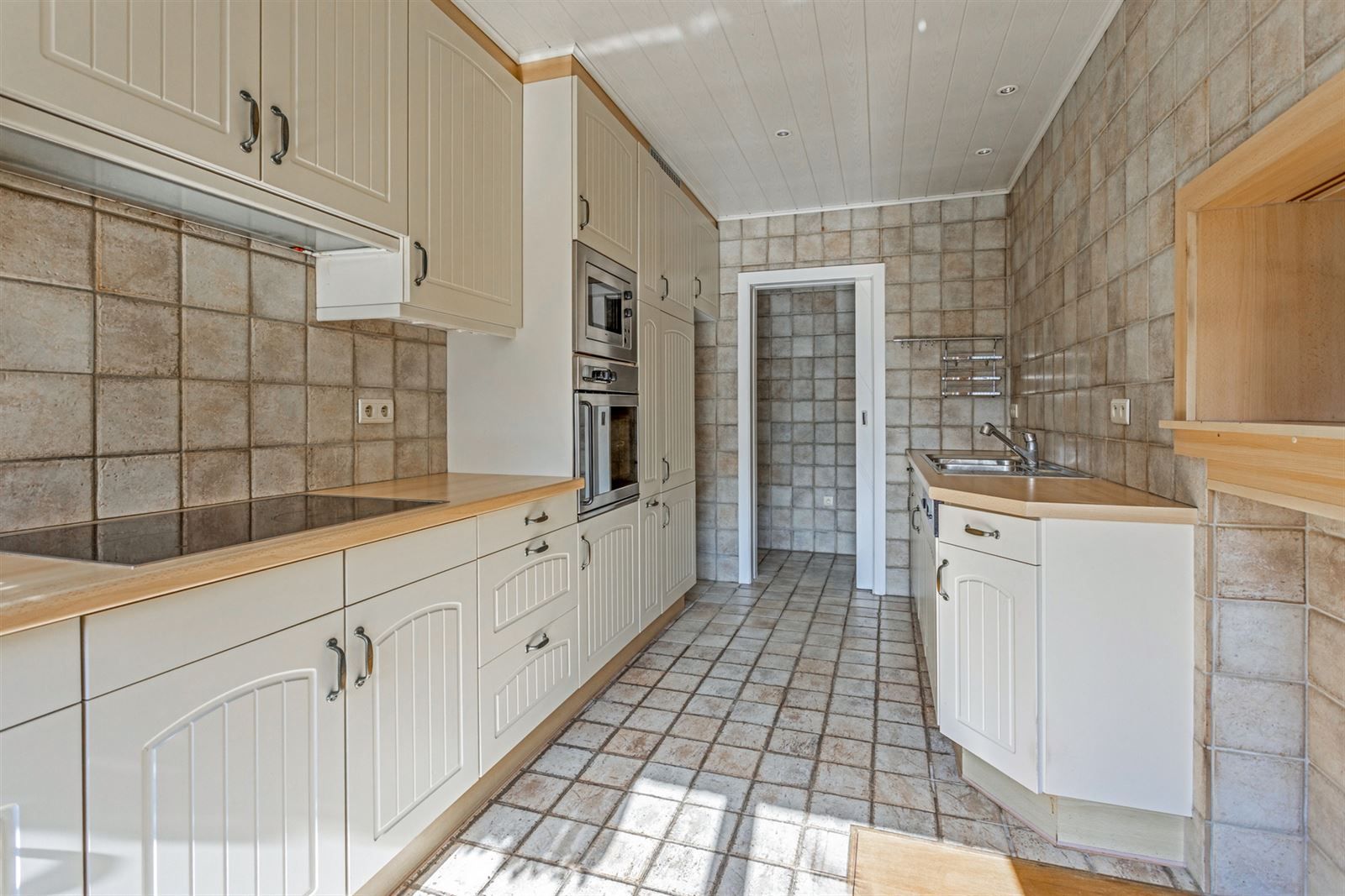 Ruime woning nabij Rivierenhof!  foto 3