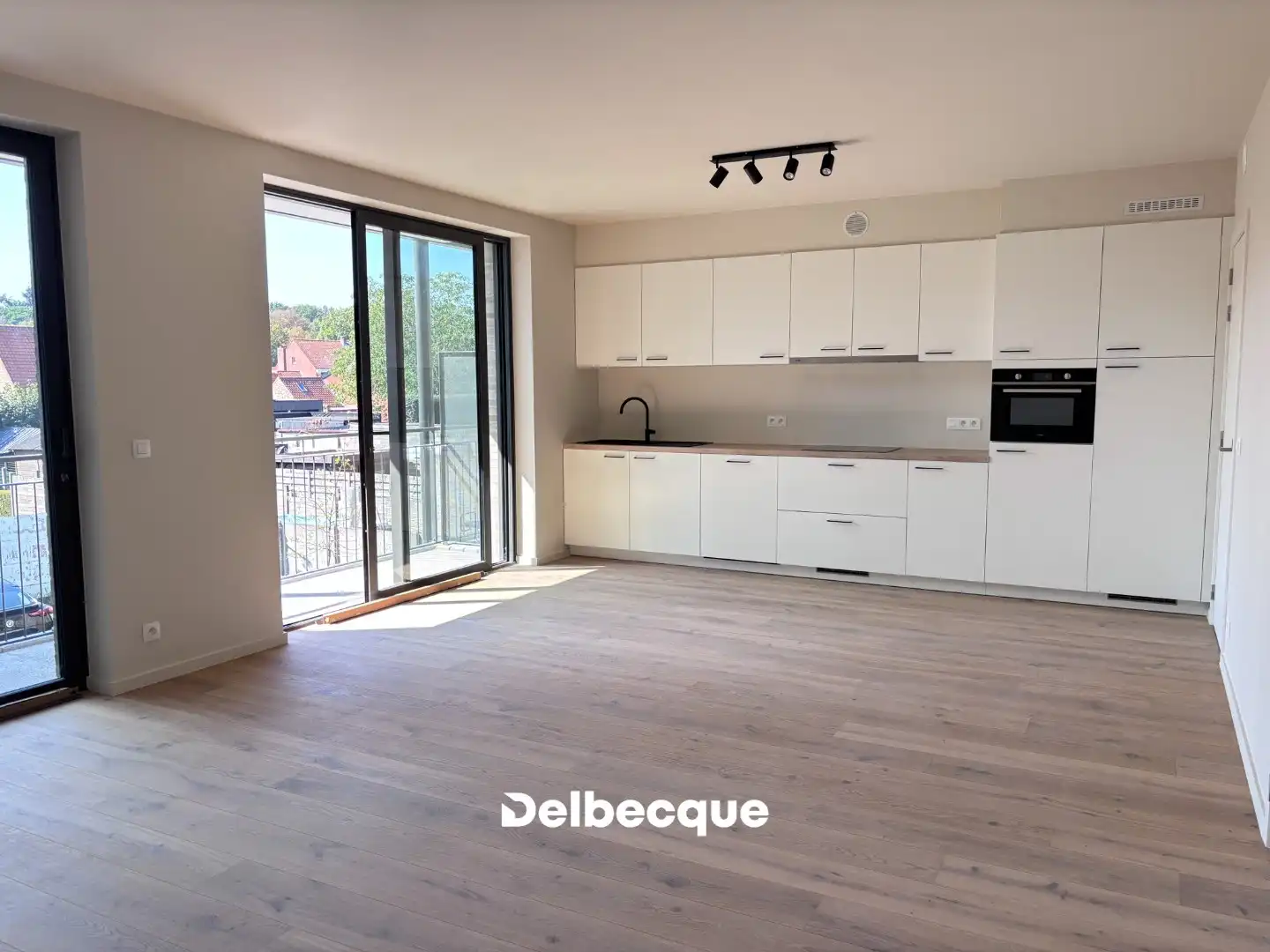 Lichtrijk nieuwbouwappartement met ruim terras en 2 autostaanplaatsen foto 2