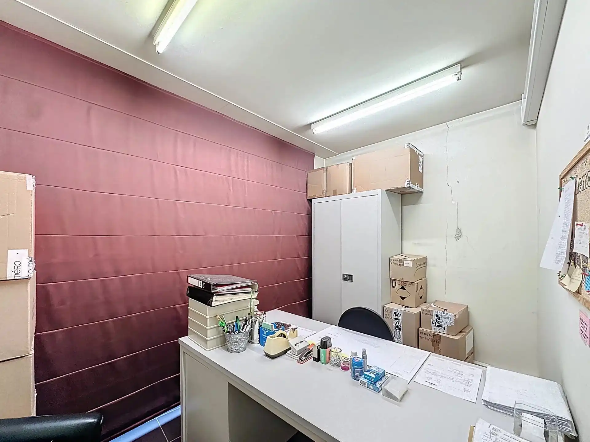 Ruim handelspand met kantoor en keuken op toplocatie. foto 10