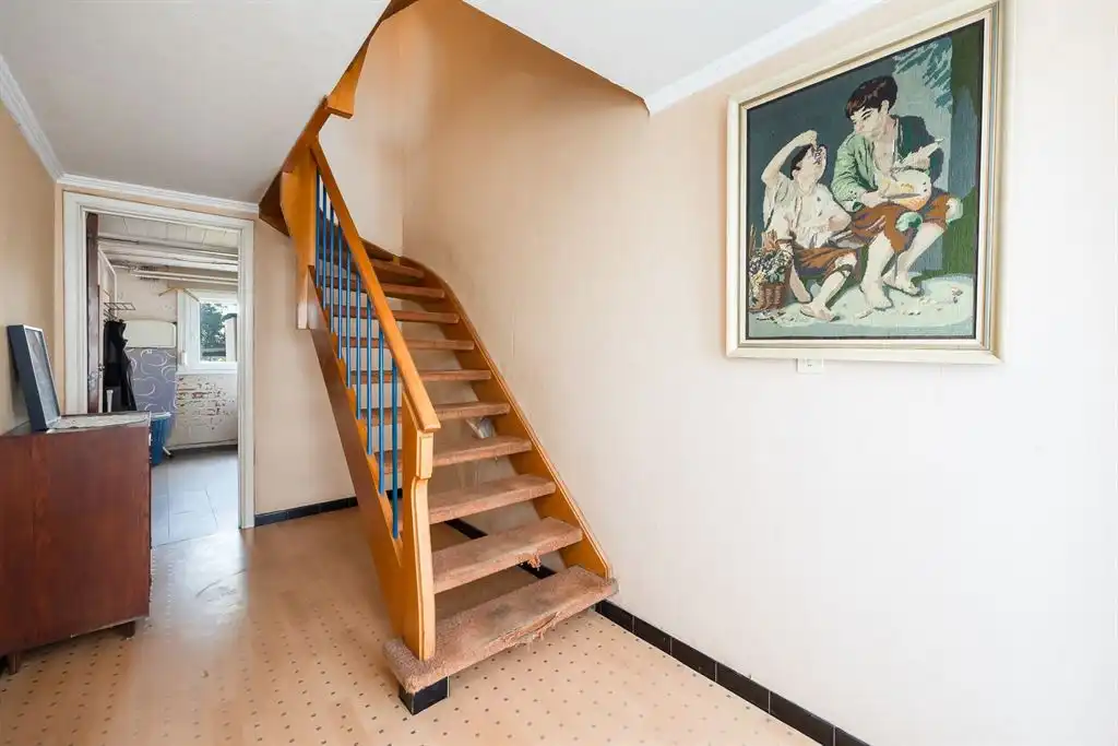 Bel-étage woning met oprit en  ruime tuin foto 19