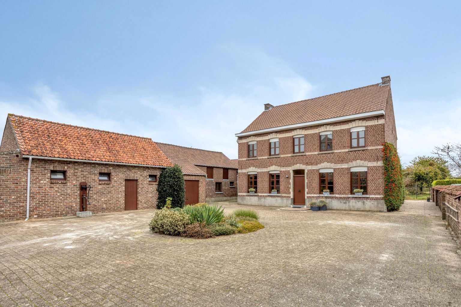 KARAKTERVOLLE DUBBELWOONST IN EEN DOODLOPENDE STRAAT foto 3