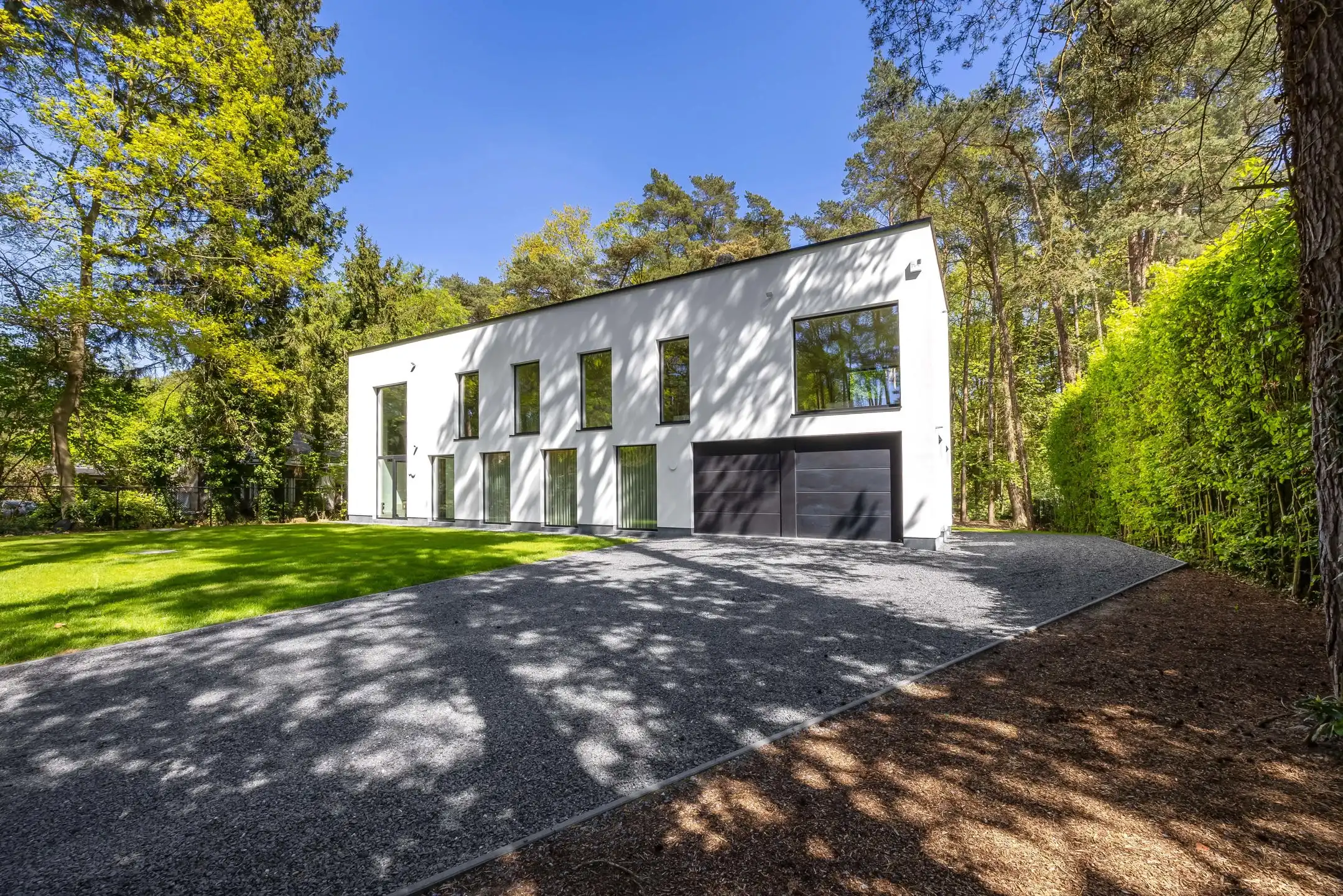Exclusieve moderne villa waar natuur en perfectie samenkomen foto 46