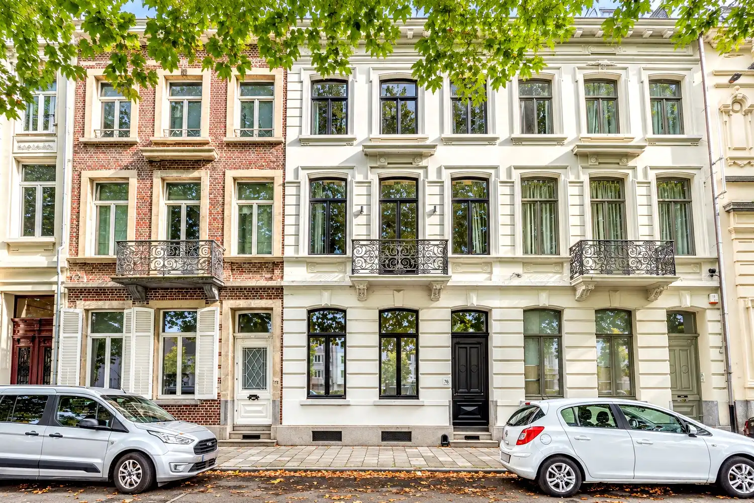 Exclusief gerenoveerd herenhuis met tuin aan de Coupure Rechts te Gent. foto {{pictureIndex}}