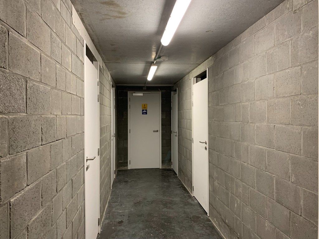 TE HUUR: Nieuwbouwappartement met 2 slaapkamers en dubbele terrassen foto 14