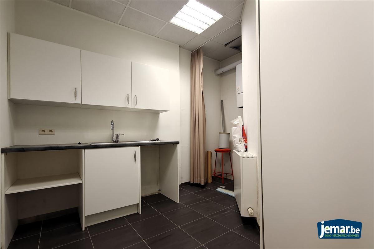 Op te frissen handelspand op top locatie in het centrum van Borgloon foto 14