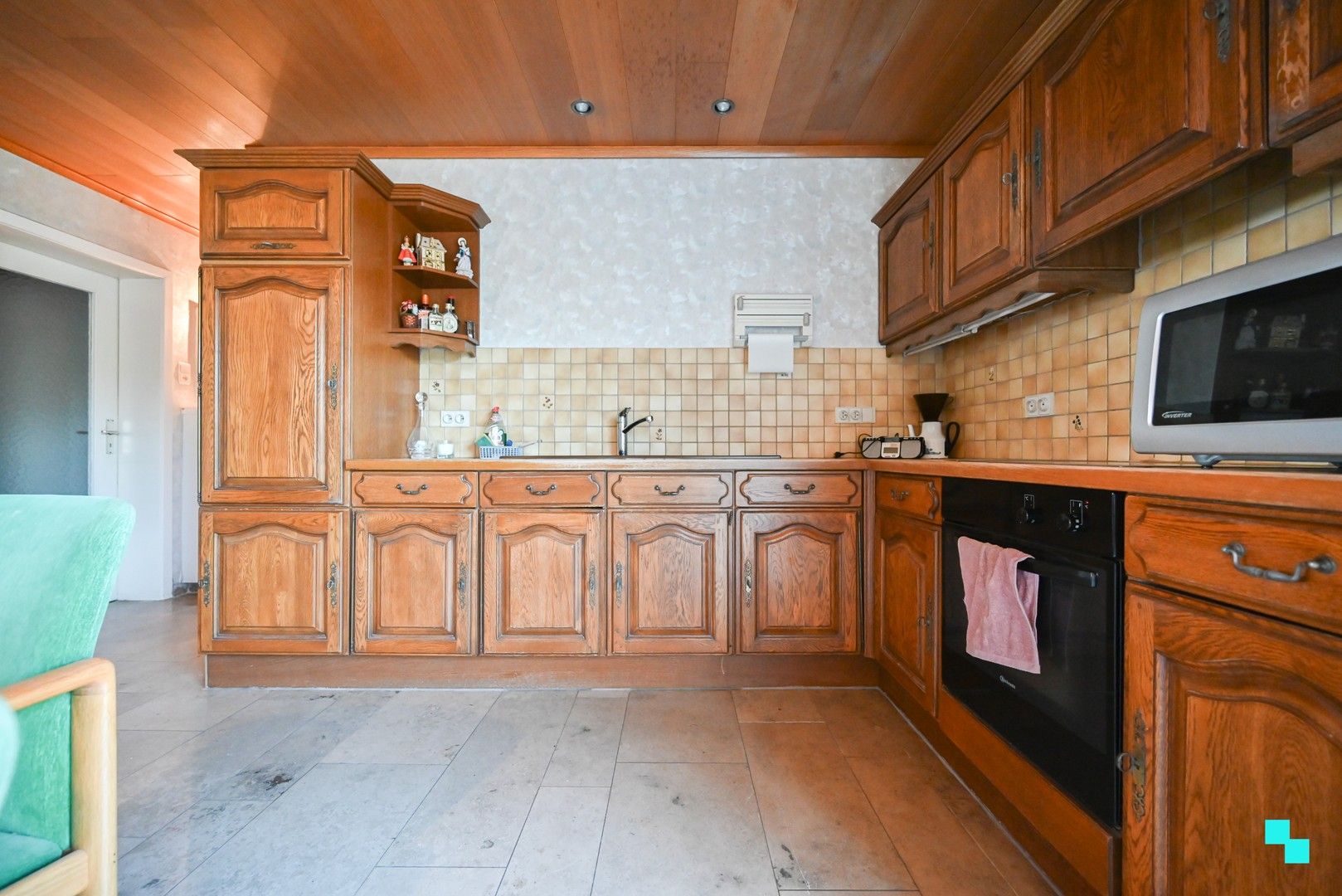 Gunstig gelegen woning met uitweg achteraan te Izegem foto 14