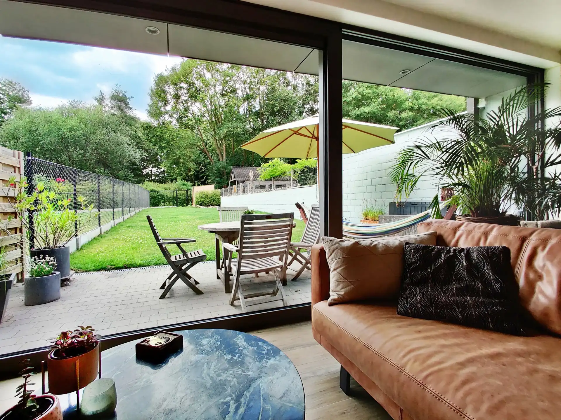 GIJZEGEM - Gelijkvloers appartement met tuin en staanplaats. foto {{pictureIndex}}