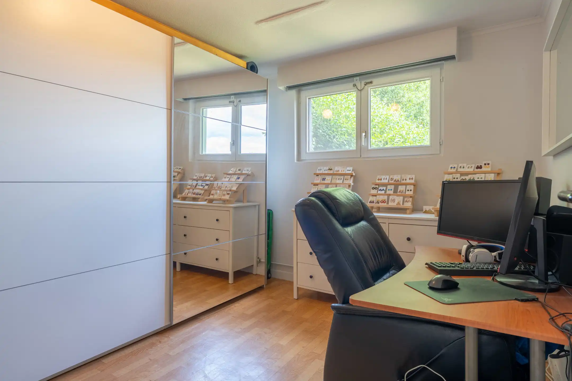 Woning bestaande uit twee appartementen op 985m² perceel. foto 22