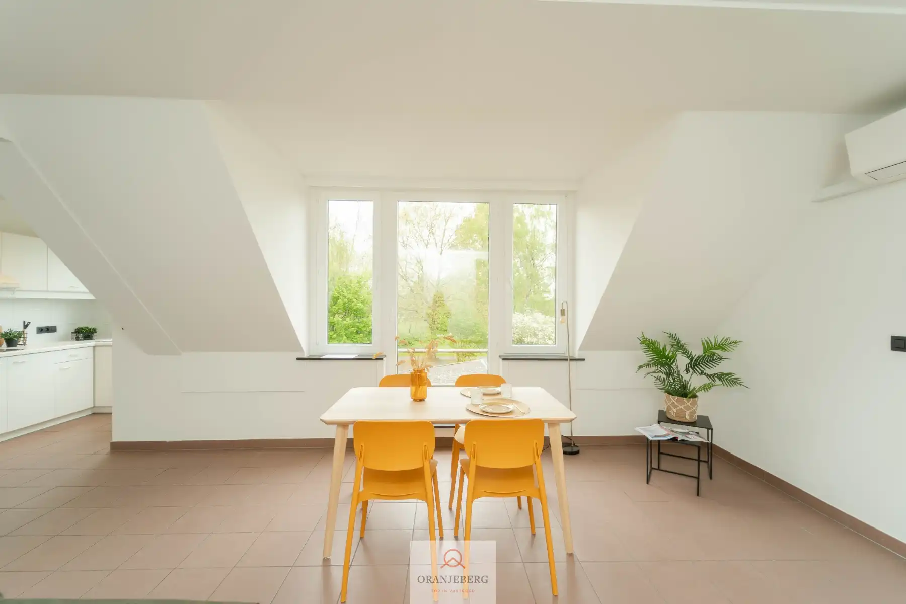 Instapklaar duplex-appartement Wondelgem! foto 6