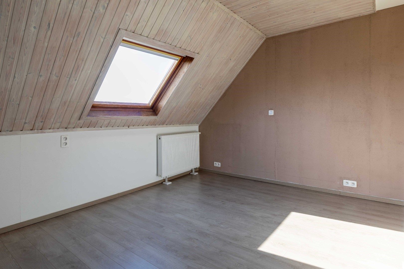 Centraal en rustig gelegen vernieuwde woning met groot zonneterras op enkele passen van de Katelijnepoort. foto 21