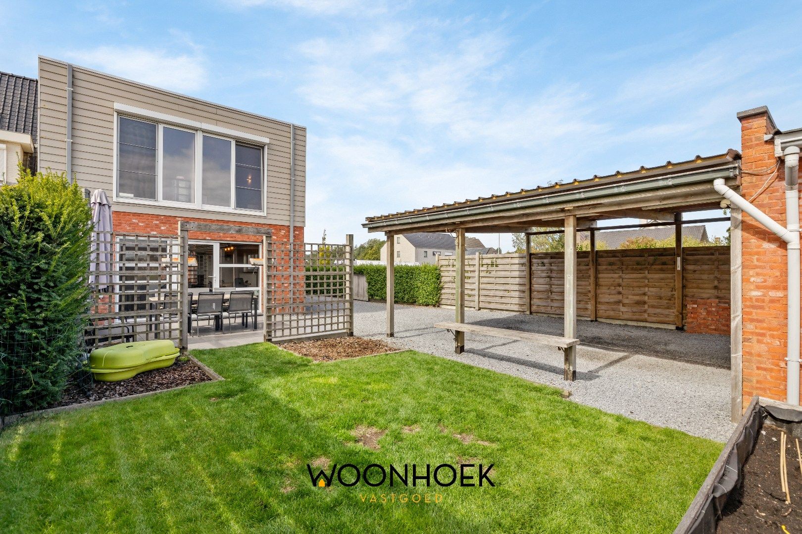 Ruime 4 slaapkamer woning met fraai aangelegde tuin te Lokeren!  foto 25