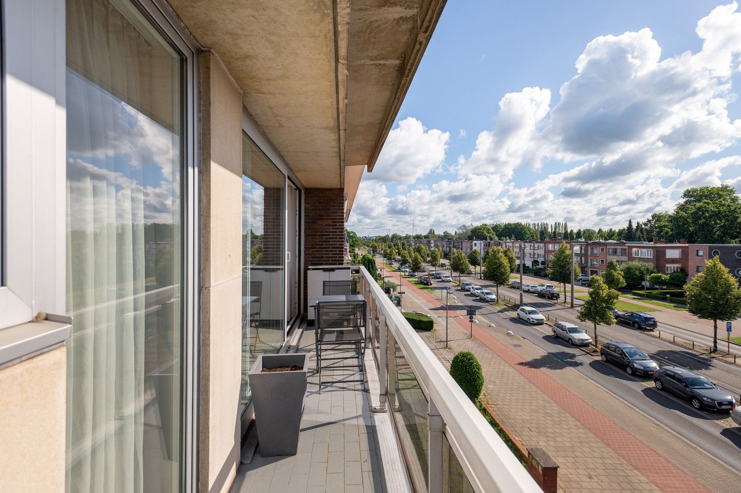 Modern en ruim appartement met 2 slaapkamers, 2 terrassen en nieuwe keuken te Deurne! foto 8