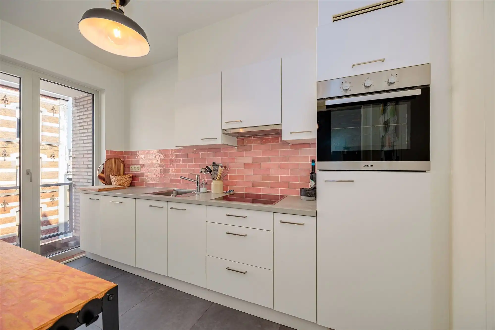 Ruim en lichtrijk appartement met zonnig zuidgericht terras foto 4