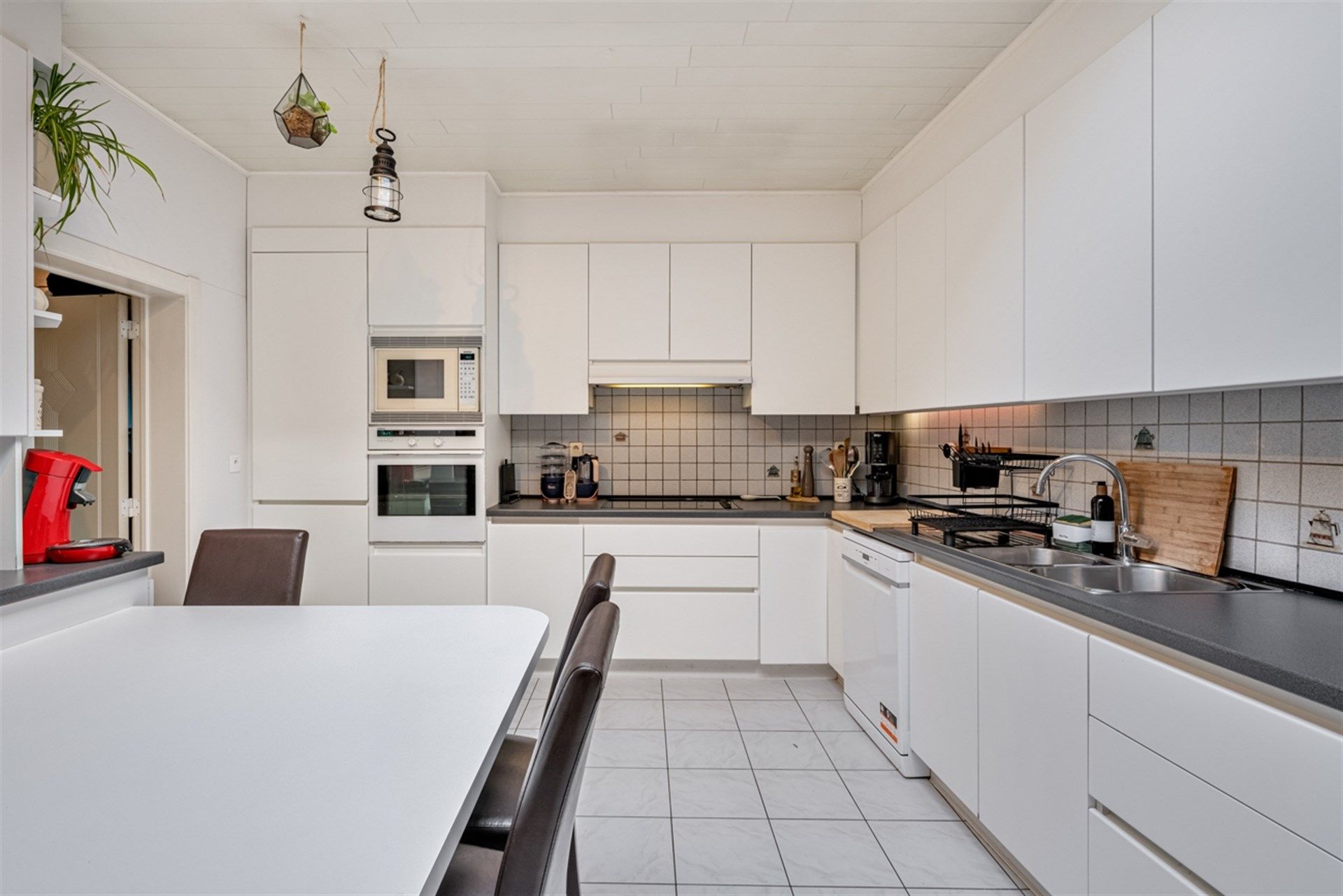 Ruime woning met 4 slaapkamers en mooie tuin te Aalst foto 12